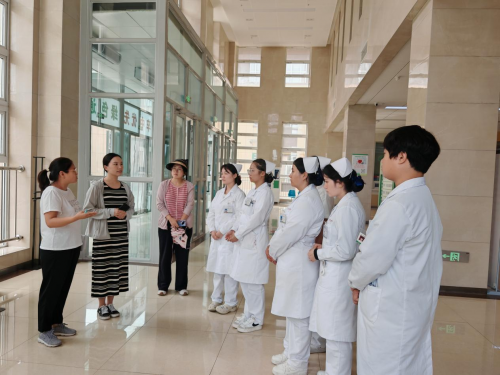 暖心走访送关怀 校企共育促成长 ——人文社科系赴企看望护理专业实习学生