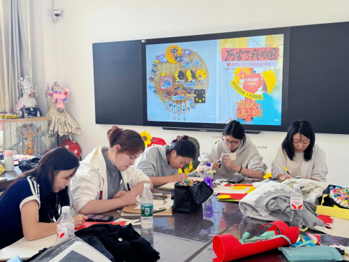 双节同庆添彩幼教梦 人文社科系24级学前教育专业学子以手工创意 点亮幼儿园环创课