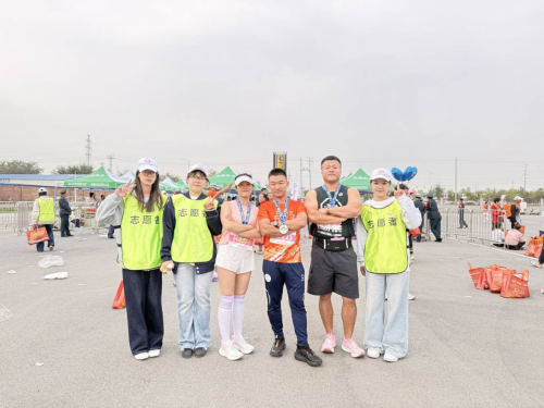 青春助力“戈壁明珠” 志愿闪耀石马赛道